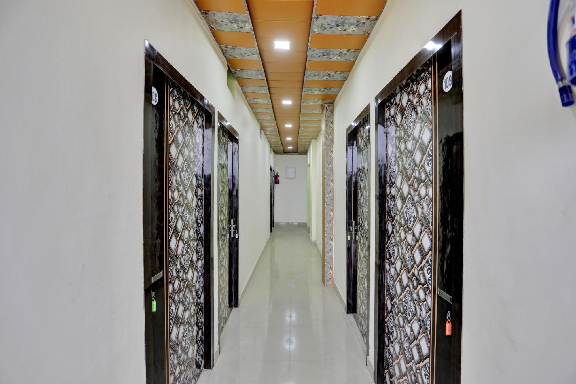 Hotel O Aniruddha Palace Mathura Exterior photo